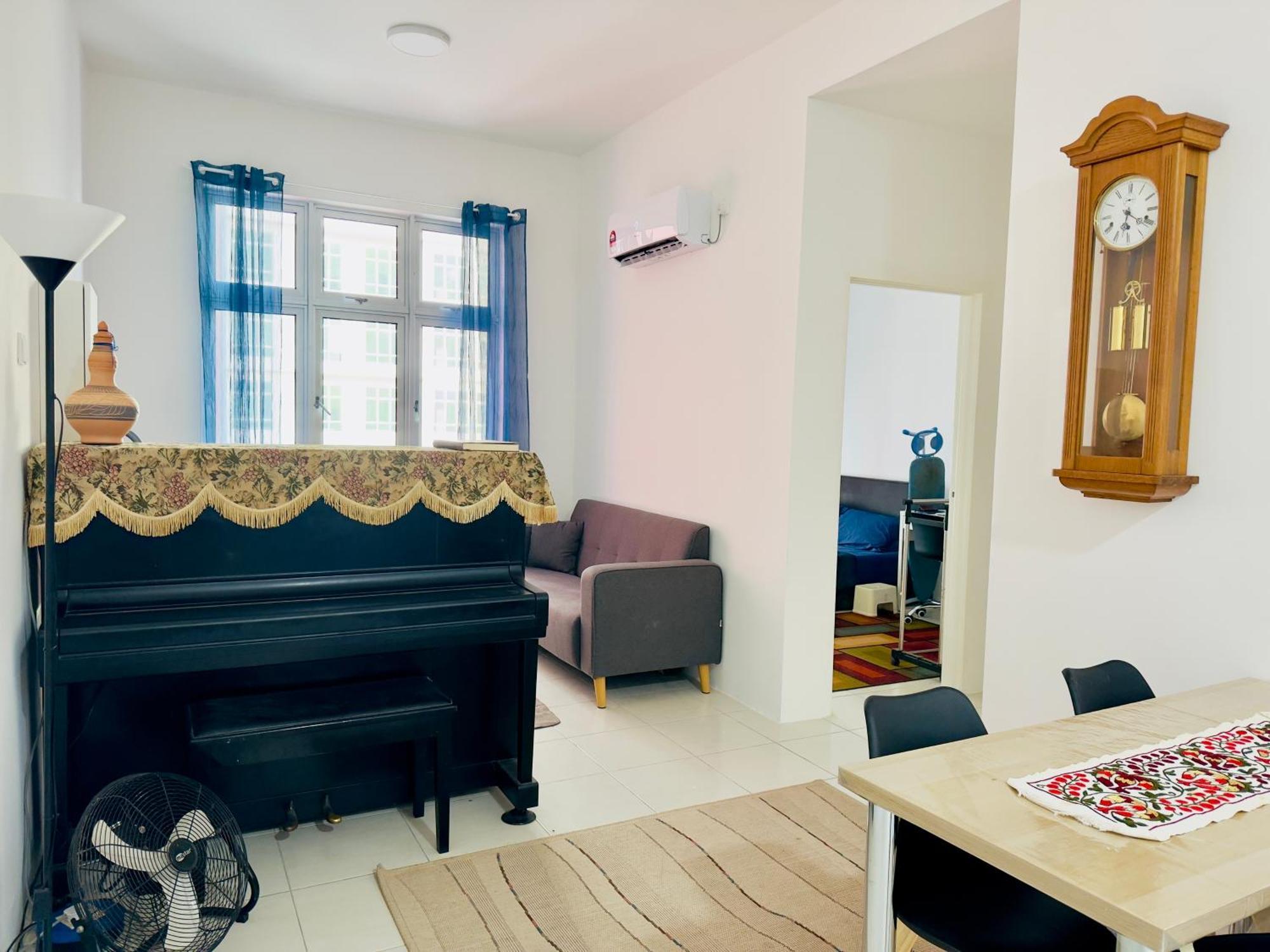 Private Centre - With Host Homestay